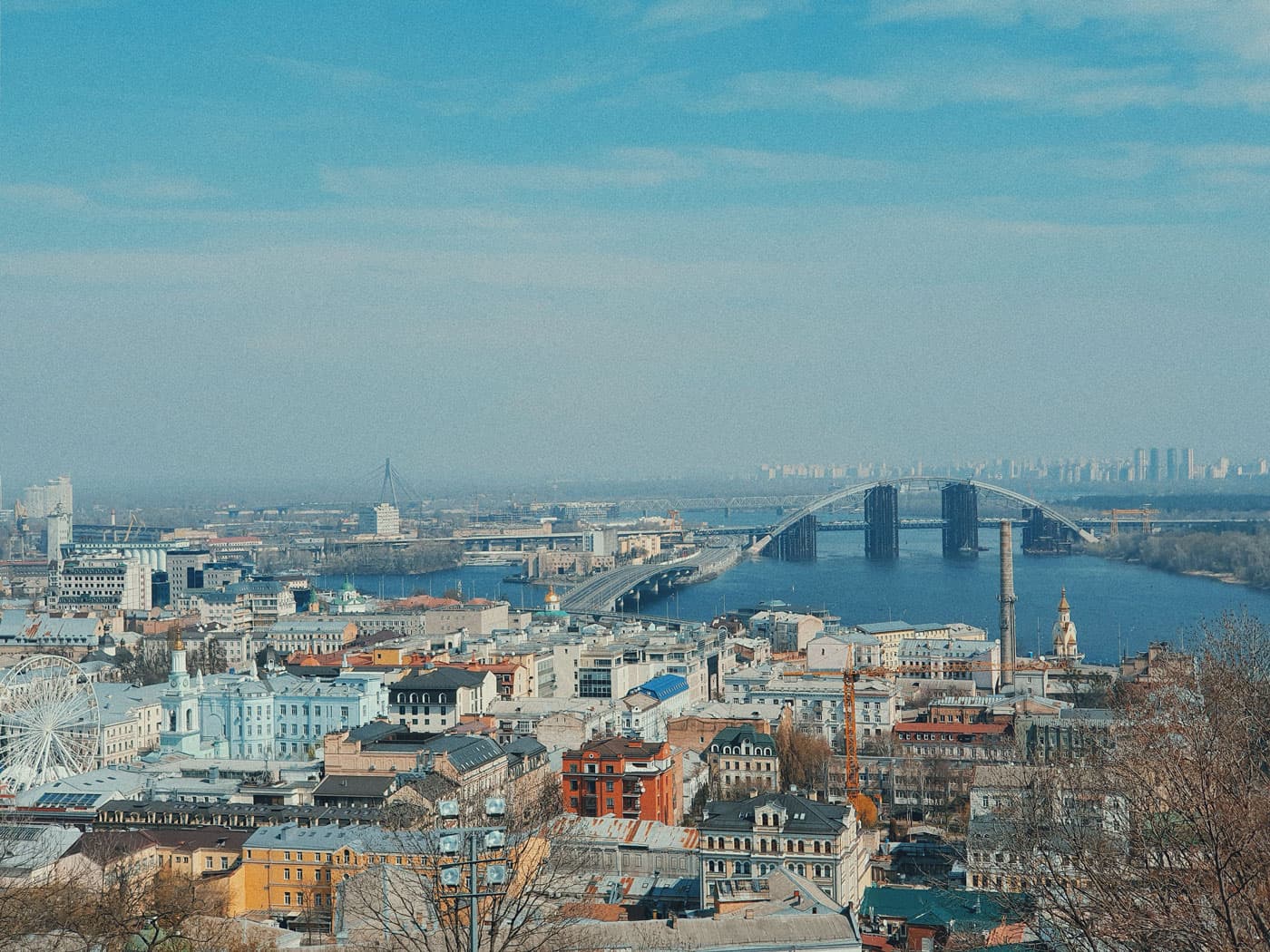 📊 Проєкт ЛУН Місто зробив інформери з показниками Києва — якість повітря, затори та температура