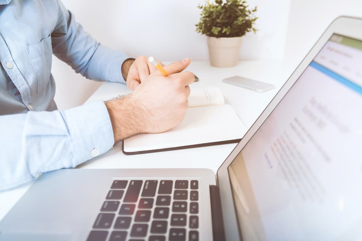 👨🏼‍💼 Facebook шукає аккаунт менеджера для роботи з українськими бізнесами