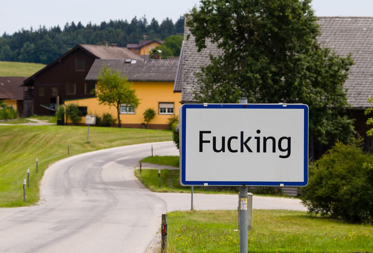 🤪 Австрійське село Fucking змінить назву — постійно цупили таблички