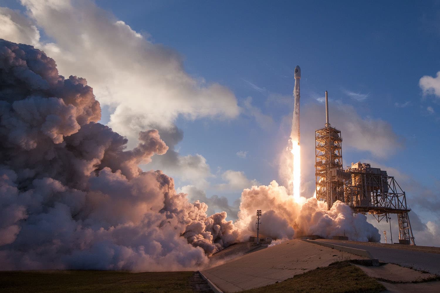 🚀 SpaceX придбала дві нафтові вишки, аби перетворити їх на плавучі космодроми
