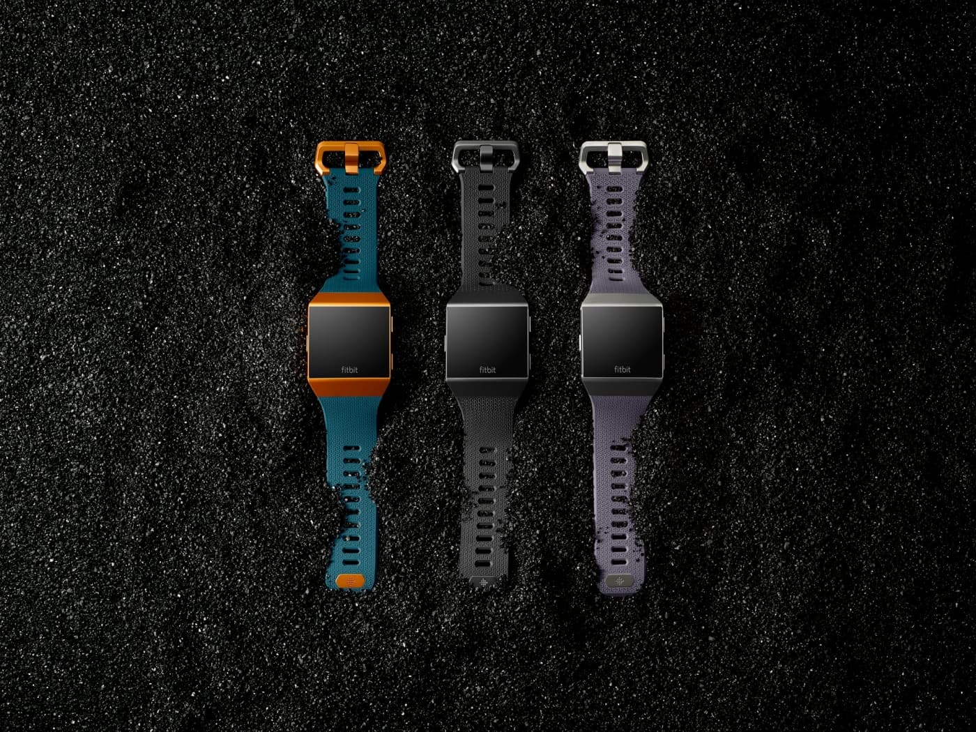 Fitbit представила перші власні смарт-годинник, навушники та ваги