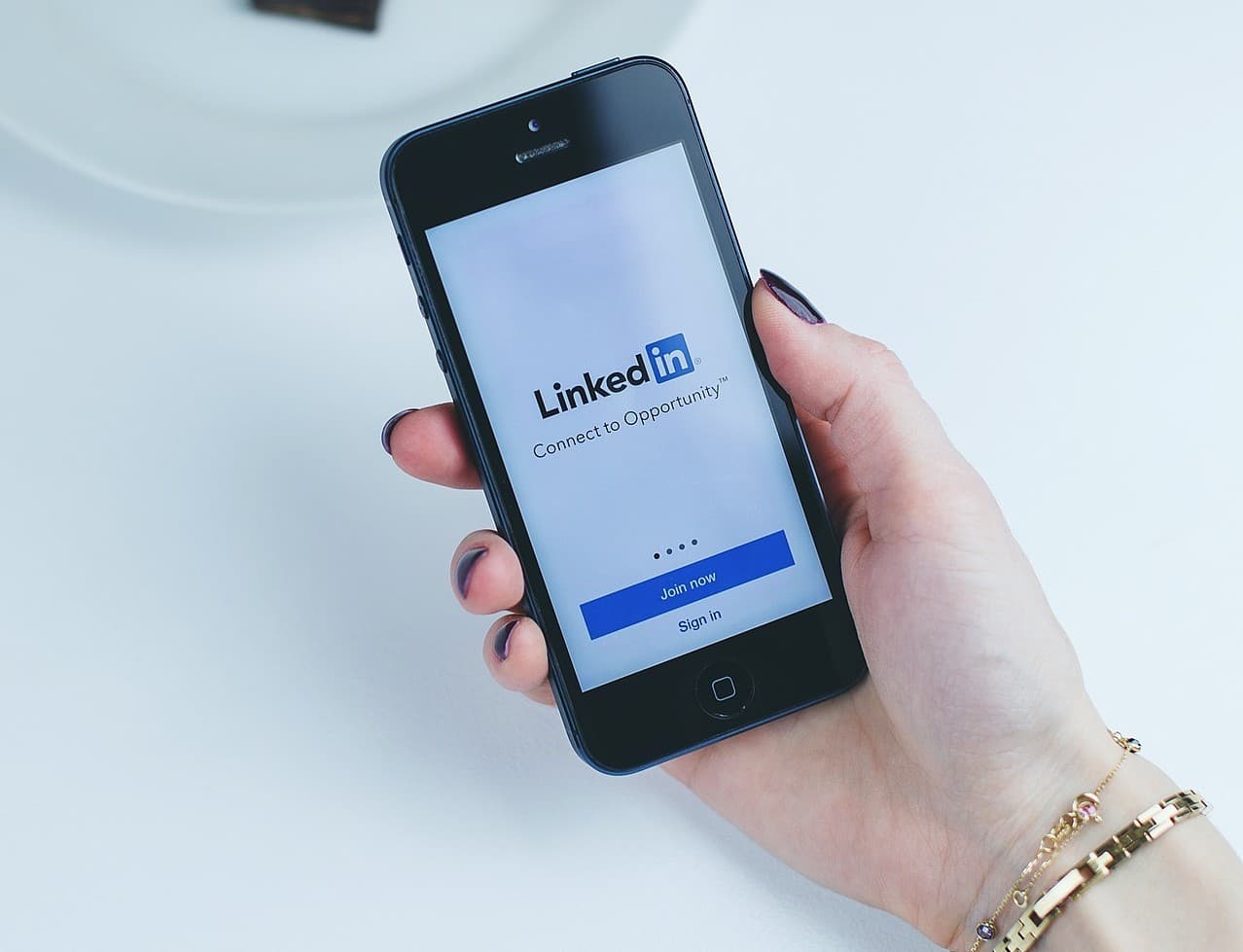 📱 LinkedIn планує запустити сторіз