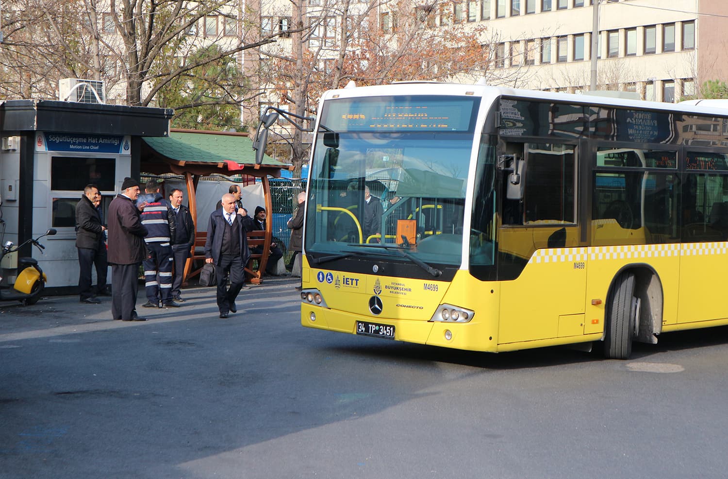 Як швидкісний автобус рятує жителів Стамбулу від заторів