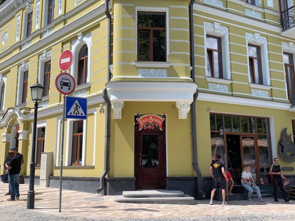 🥓 Популярний львівський заклад «Реберня» відкривають у Києві: де знаходиться