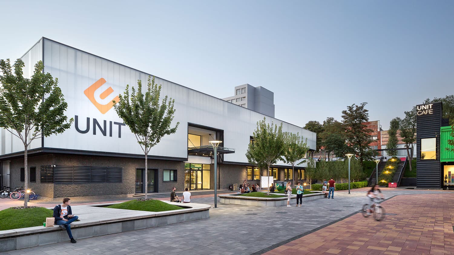 🦁Кінець липня в UNIT.City: Каннські леви, помилки стартапів та партнерські продажі. Знижка для читачів