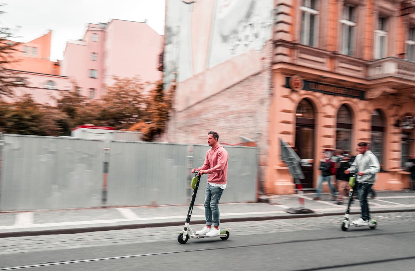 🛴 У Львові запустили сервіс оренди електросамокатів Easy