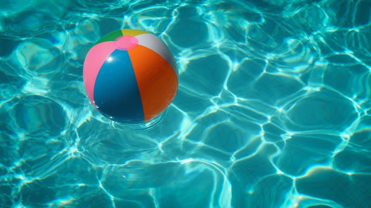 😎 Запустили сайт Poolside FM — відчуйте атмосферу безтурботного літа 1997 року