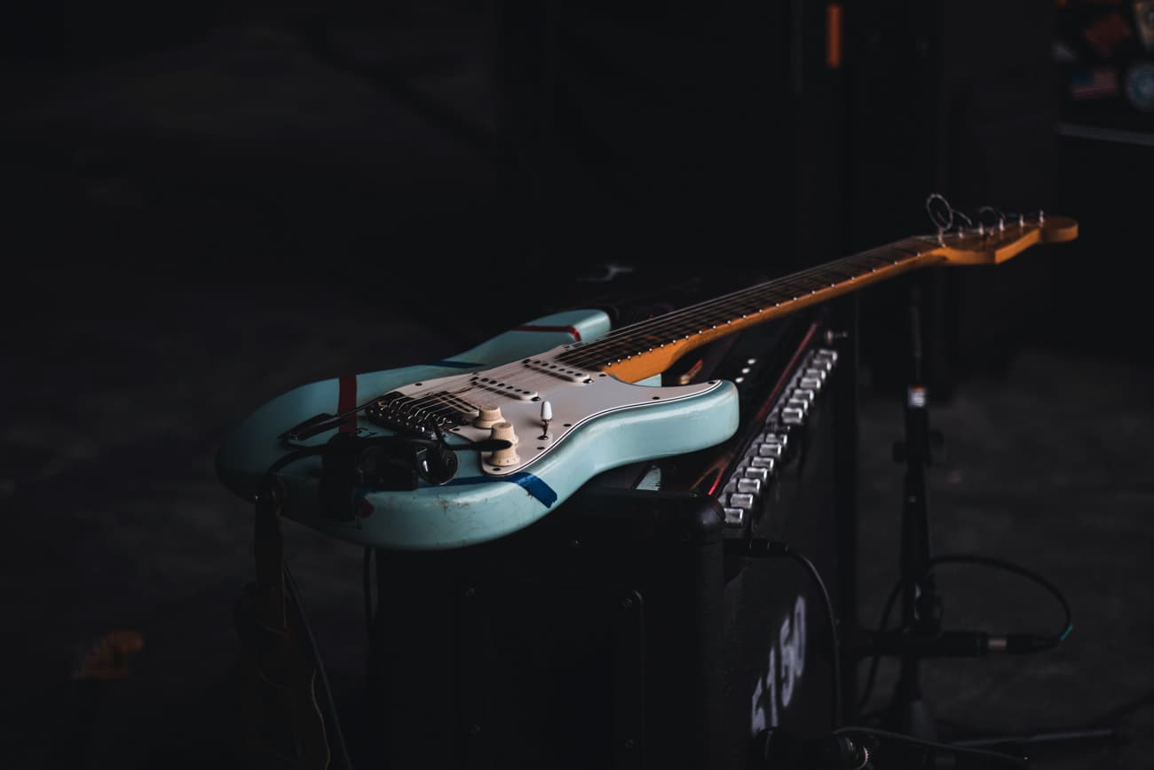 🎸 LEGO випустить конструктор з легендарною гітарою Fender Stratocaster. Така була у Гендрікса, Клептона та Гаррісона