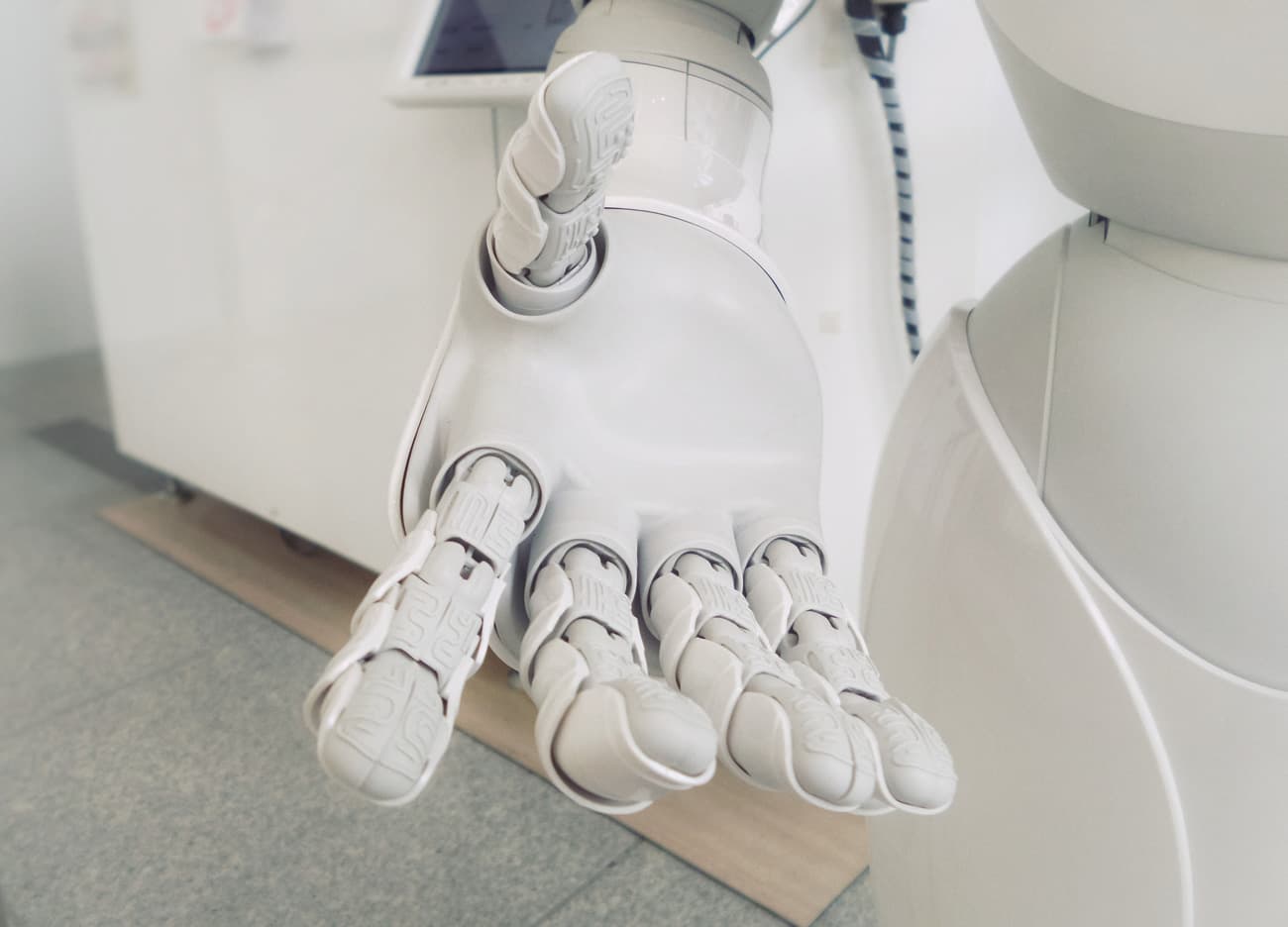🤖 Дослідження: люди більше довіряють штучному інтелекту, аніж іншим людям