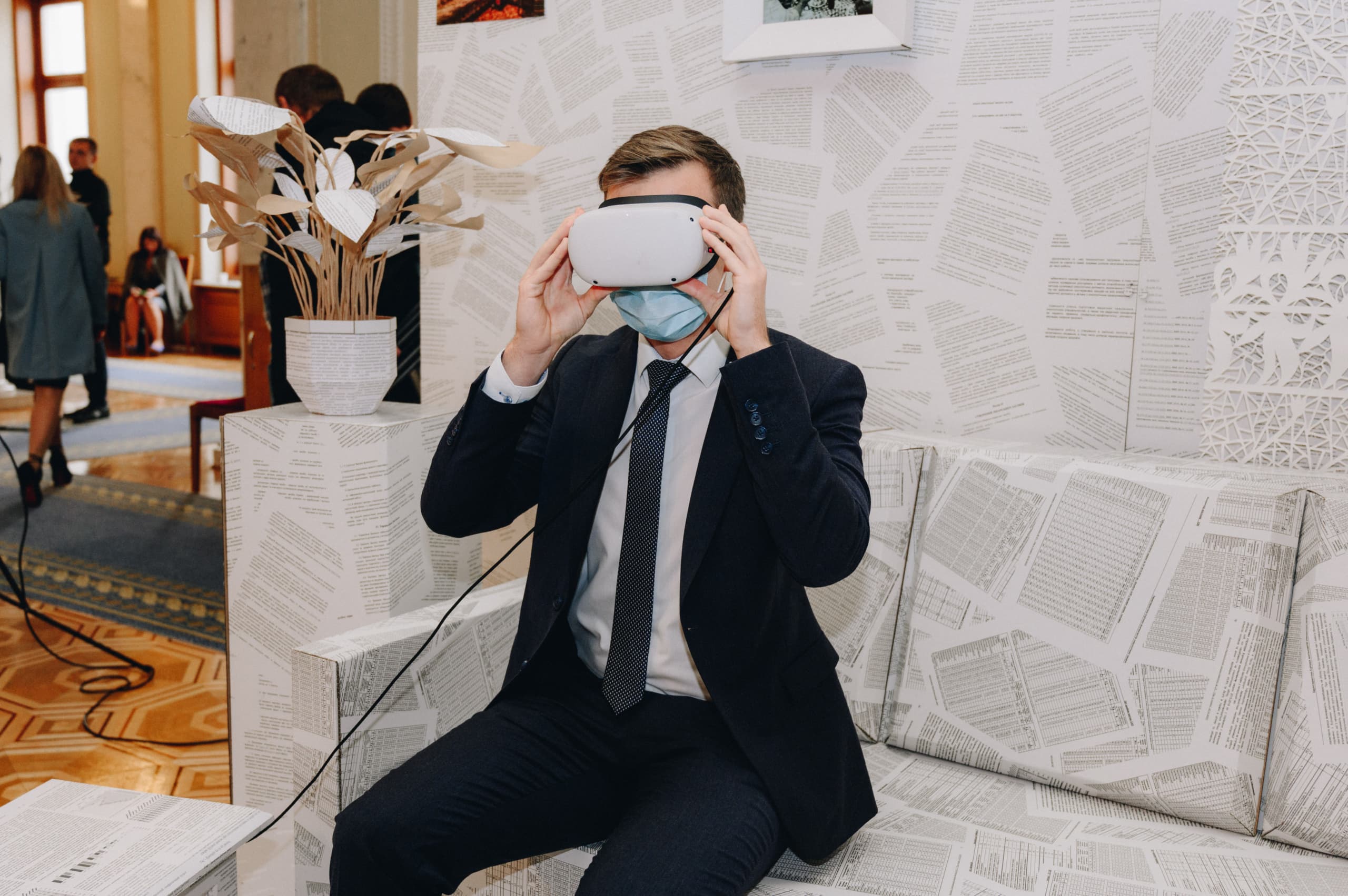 😲 У Верховній Раді відкрили VR-виставку на допомогу онкохворим