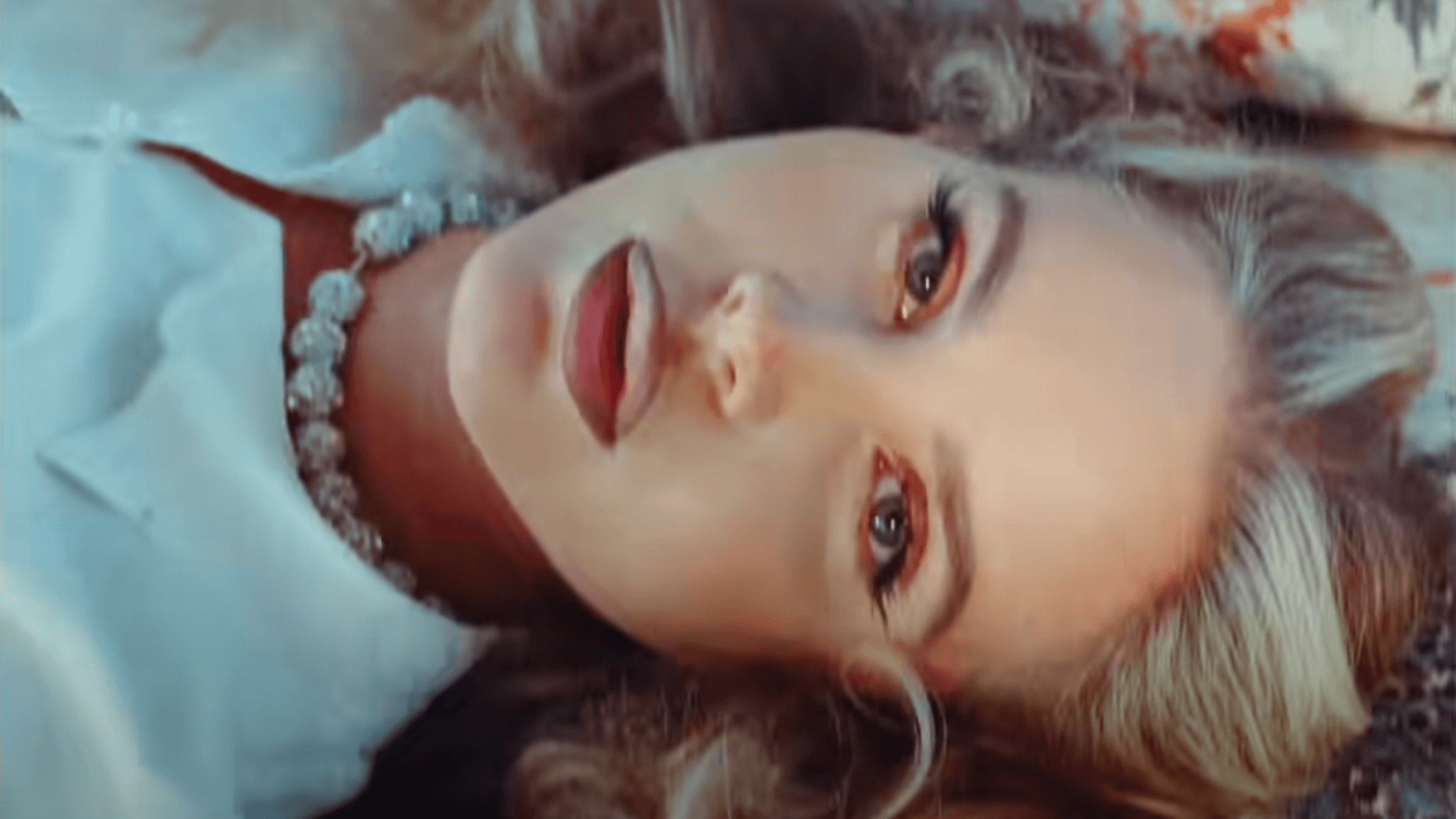 🎧 Лана Дель Рей випустила кавер, який стане саундтреком до серіалу The New Look